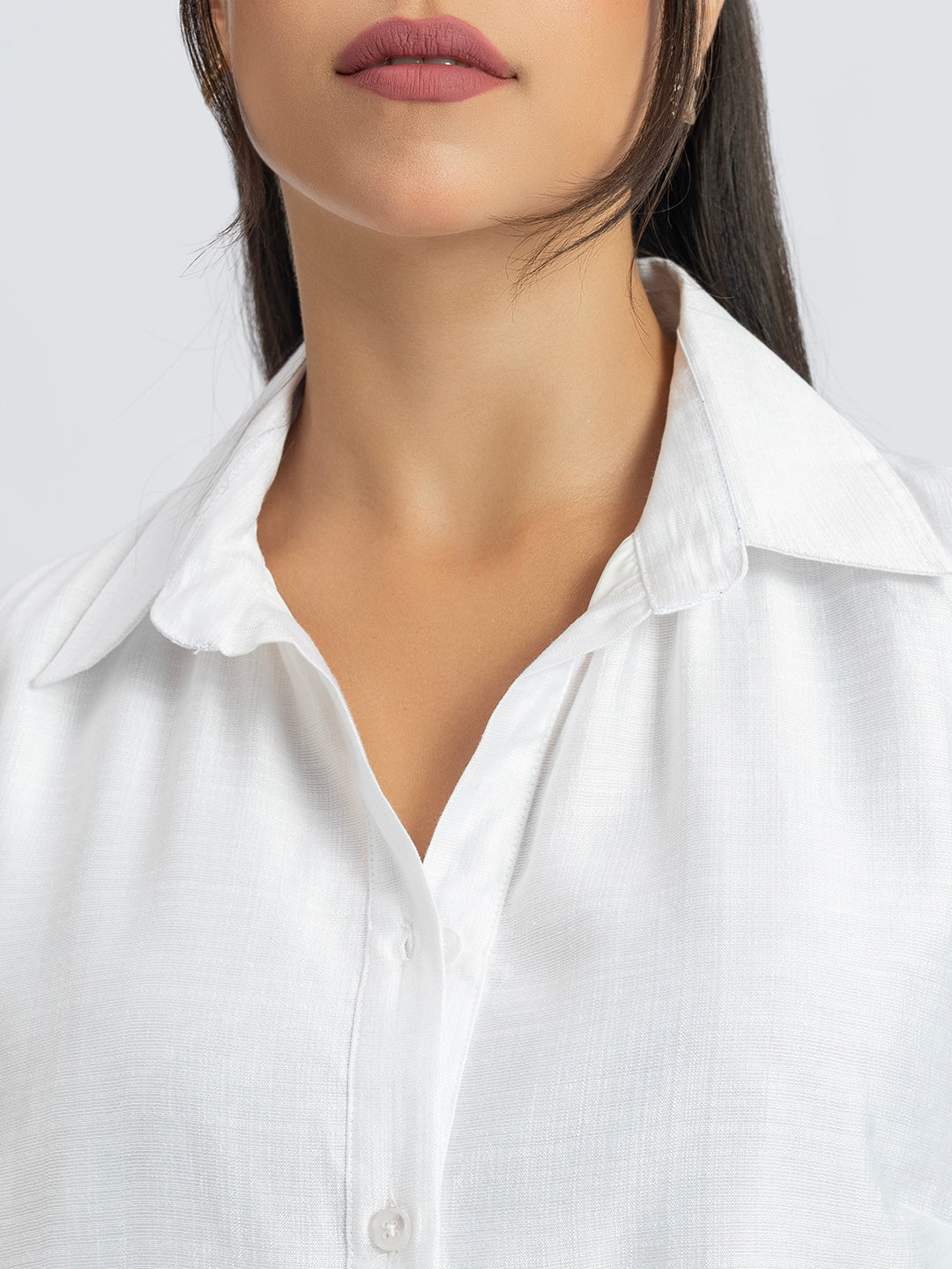 Hem detail of white ruffled cuff shirt