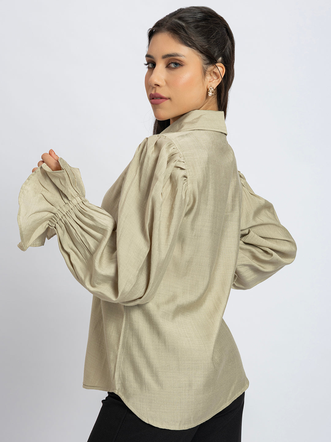 Detail of spread collar on beige ruffled cuff shirt