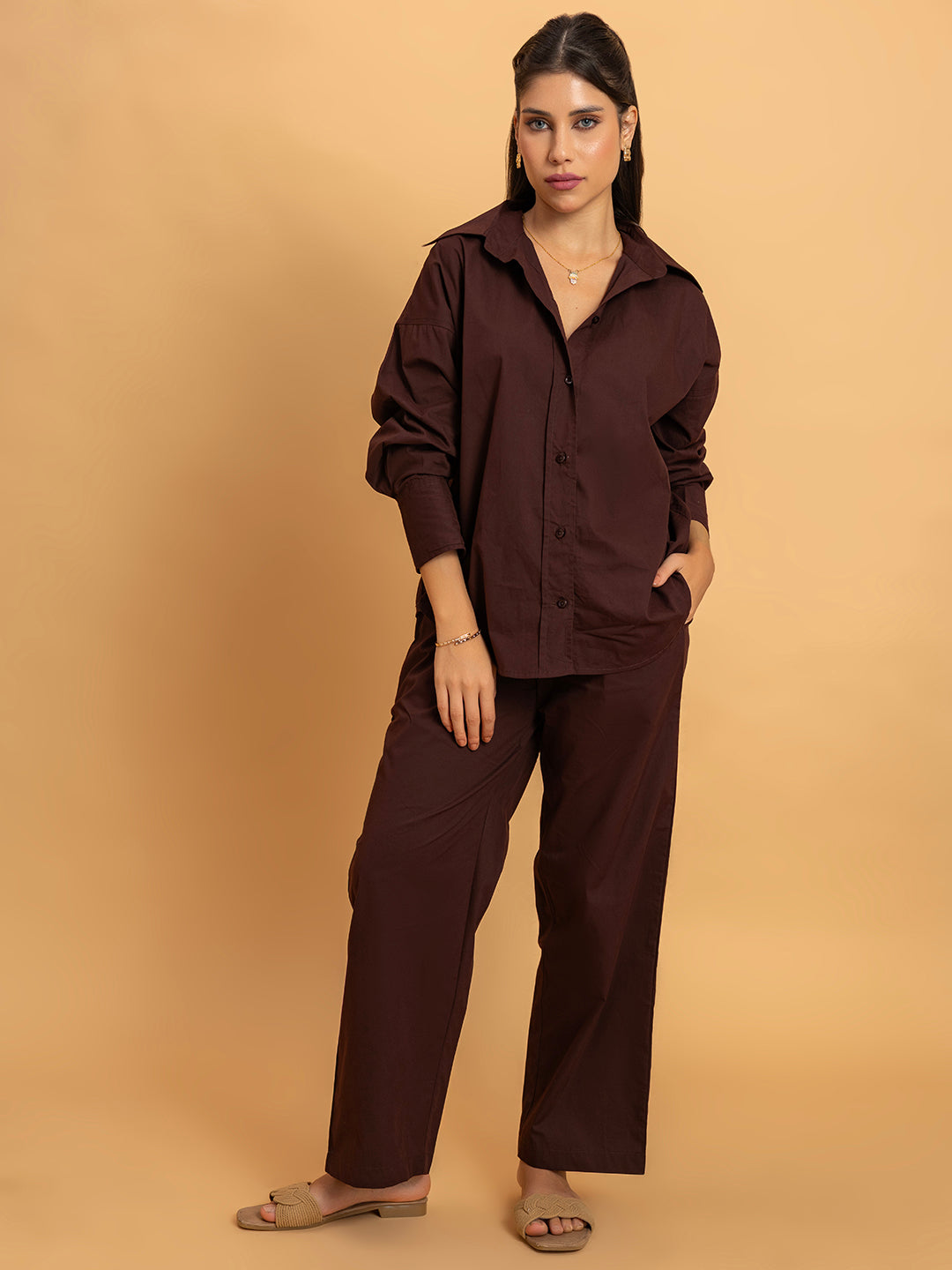 Detail of spread collar on coffee brown poplin shirt