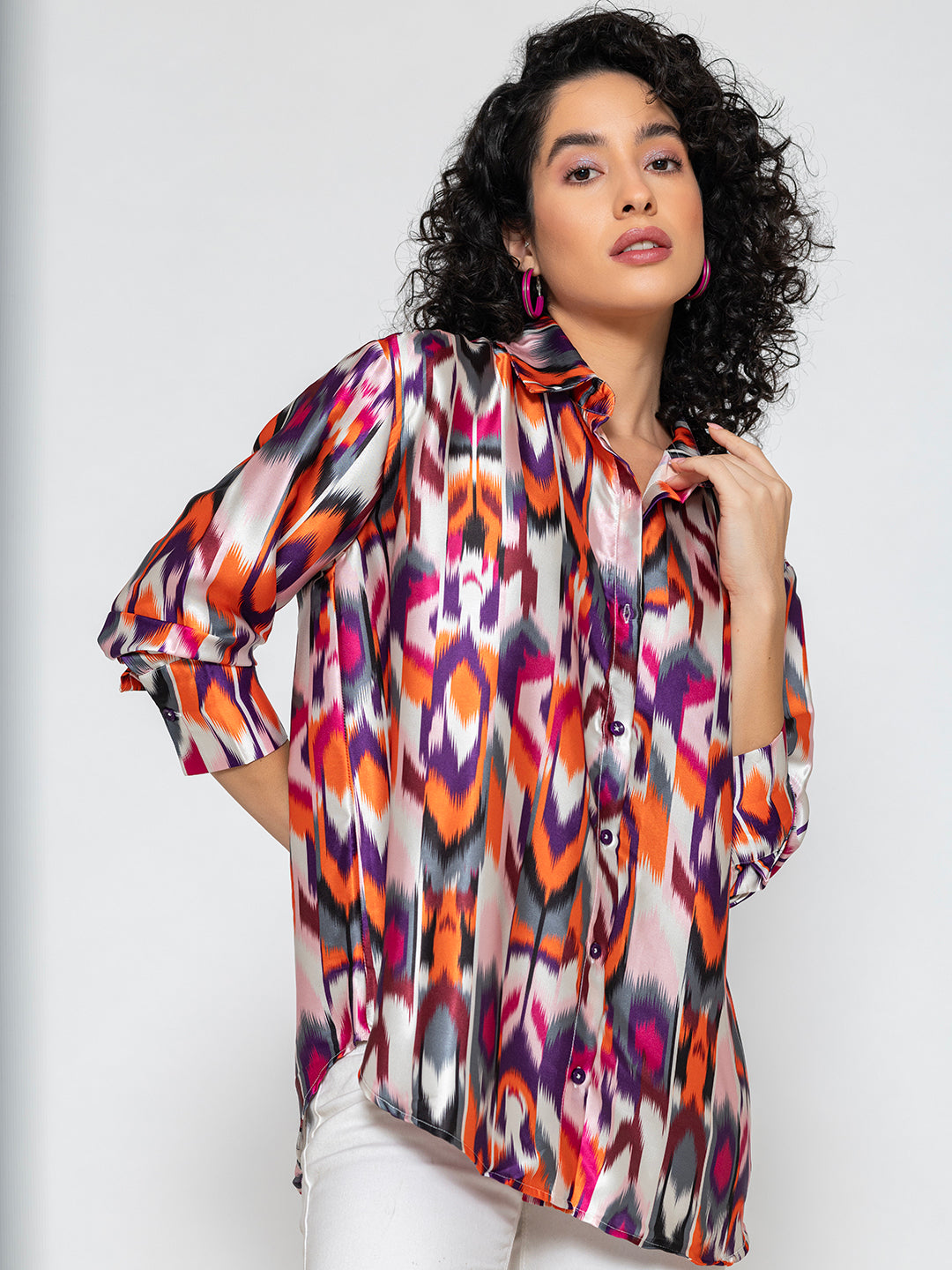 Spread collar and button placket on multicolor Atik satin shirt