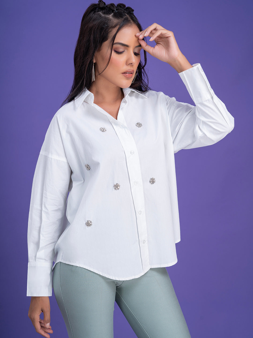 Close-up of poplin weave on the white shirt